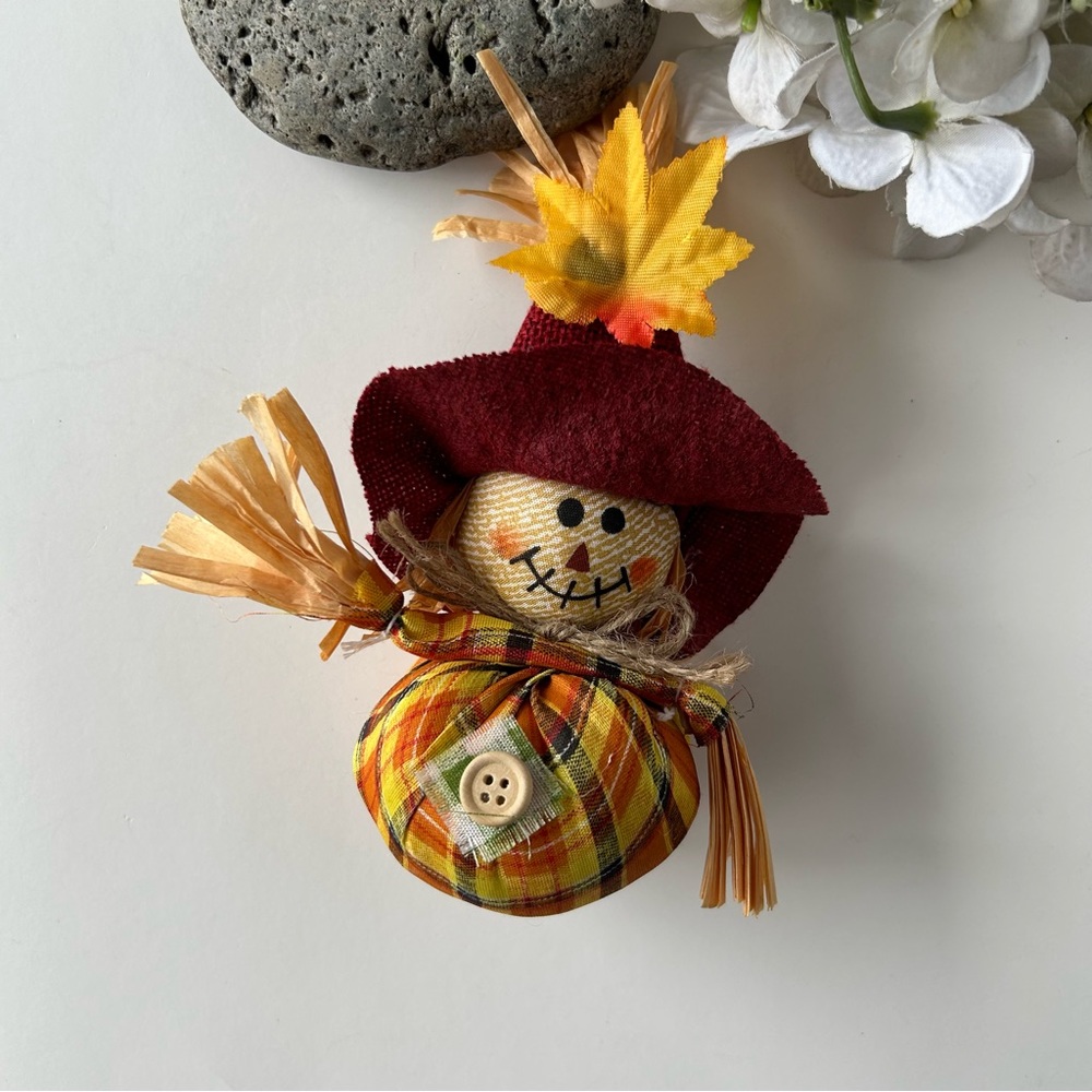 Scarecrow, shelf sitter, Thanksgiving decor - Picture 4 of 8